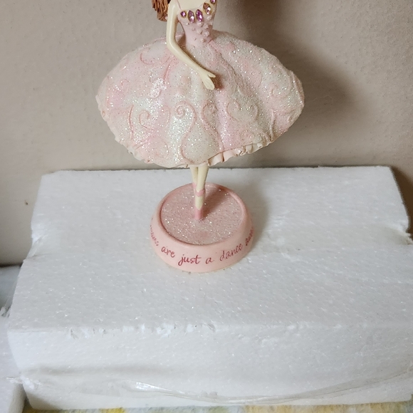 Vintage Grasslands Ballerina Figurine - Picture 5 of 6